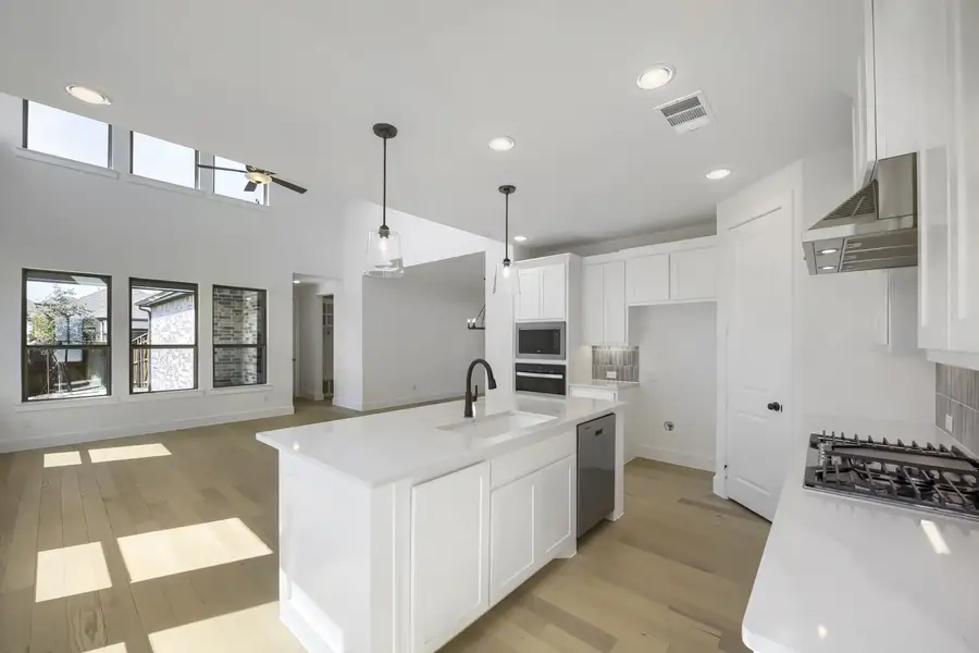 6028 Silverstein - Kitchen
