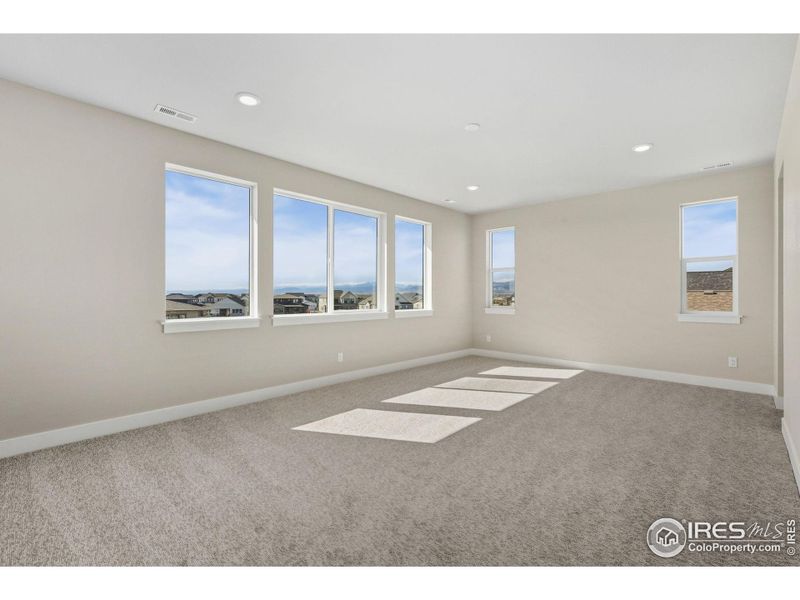 Spacious, unfurnished interior of a new home in Kitchel Lake at Serratoga Falls, Timnath (Image 14).