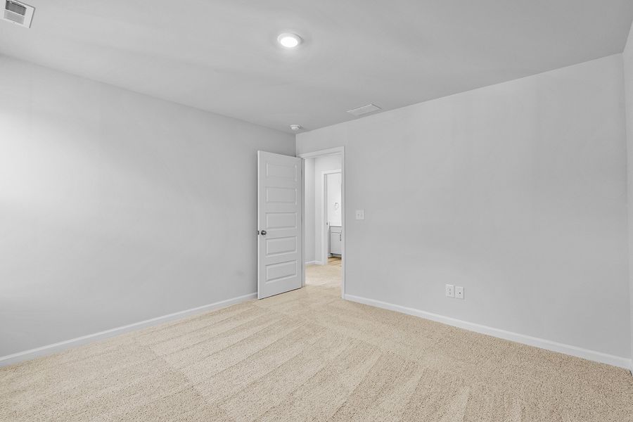 Spacious, unfurnished interior of a new home in Fieldstone, Lexington (Image 37).