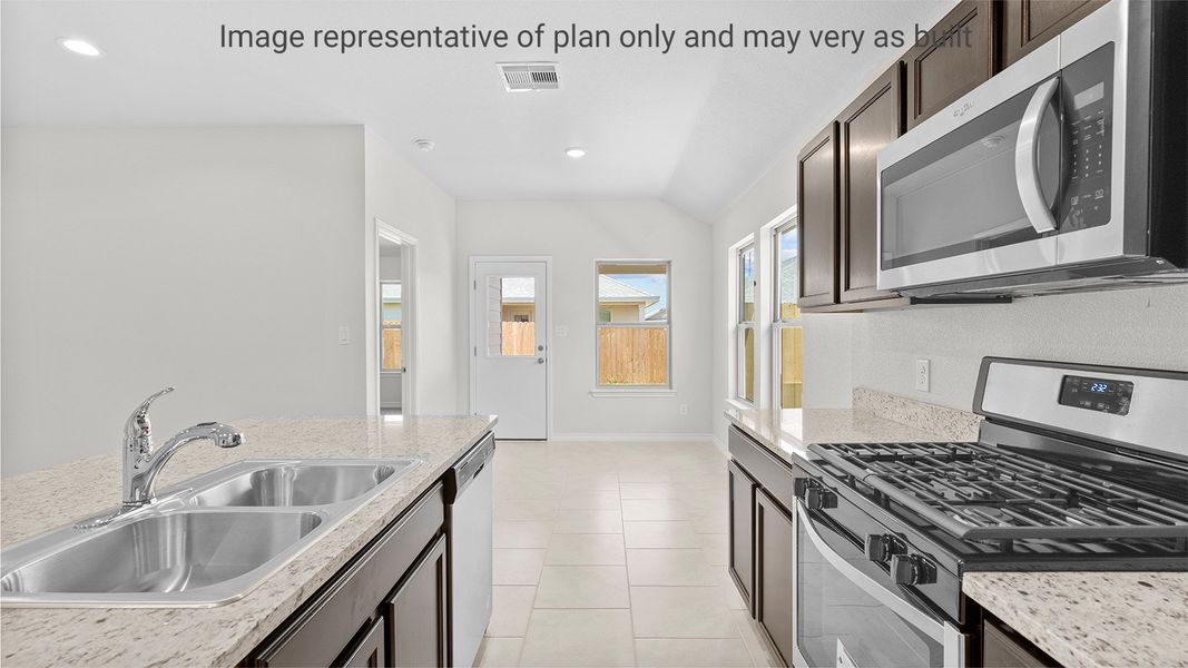 Furnished interior view inside a new home in Saratoga Crossing, Corpus Christi (Image 5).