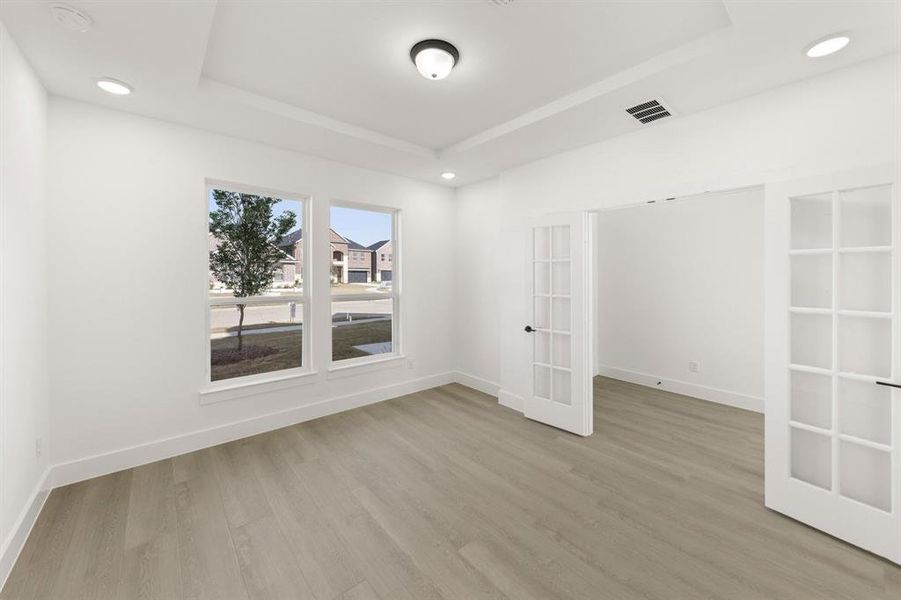 Spacious, unfurnished interior of a new home in Valencia on The Lake, Little Elm (Image 19).