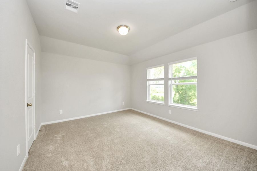 Spacious, unfurnished interior of a new home in Montgomery Ridge: Landmark Collection, Montgomery (Image 23).