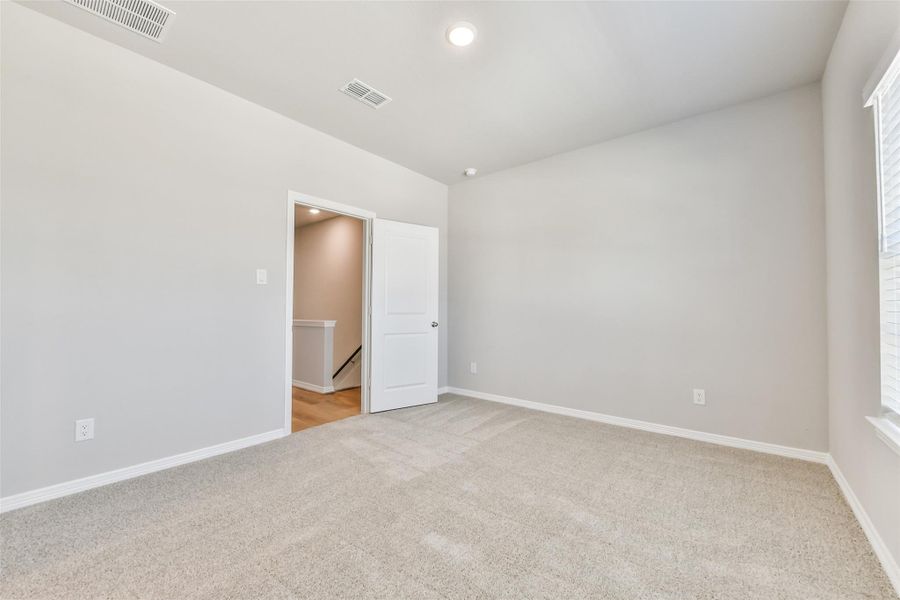 Spacious, unfurnished interior of a new home in , Houston (Image 16).