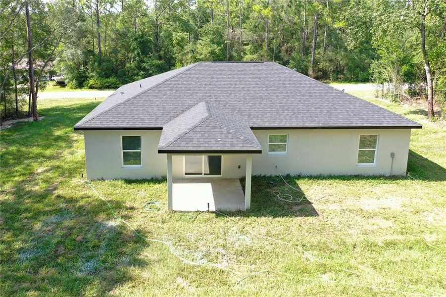 Exterior details and patio area of a home in , Dunnellon (Image 4).