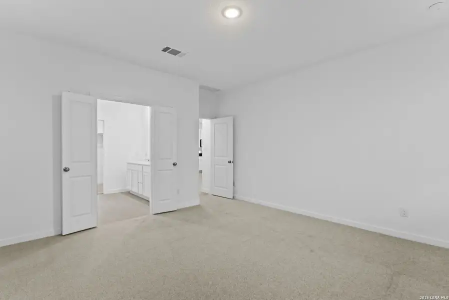 Spacious, unfurnished interior of a new home in Brookmill, San Antonio (Image 15).