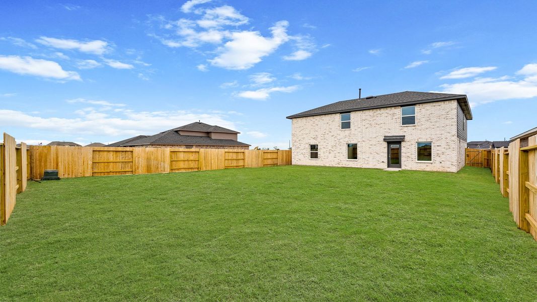 Exterior details and patio area of a home in Sunterra Lakes, Brookshire (Image 4).