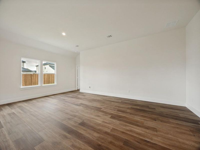 Spacious, unfurnished interior of a new home in Pebblebrook, Sherman (Image 12).