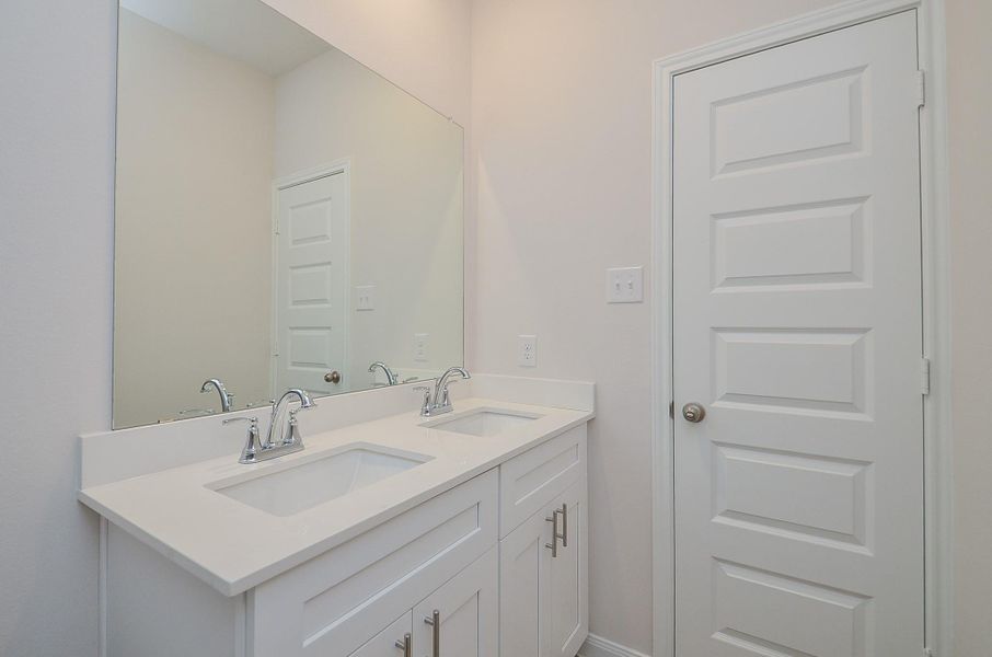 Beautiful white cabinetry that also provides plenty of storage. Beautiful white cabinetry that also provides plenty of storage.