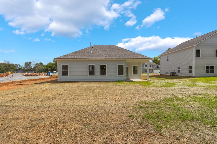 Huge yard!! Huge yard!!