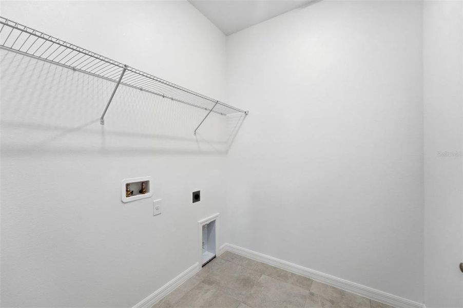 Spacious, unfurnished interior of a new home in Trinity Place, St. Cloud (Image 22).