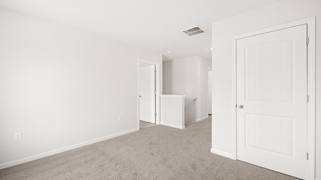 Representative unfurnished interior of a home built from the Penwell by D.R. Horton in Oakleigh Glen, Dallas (Image 19).