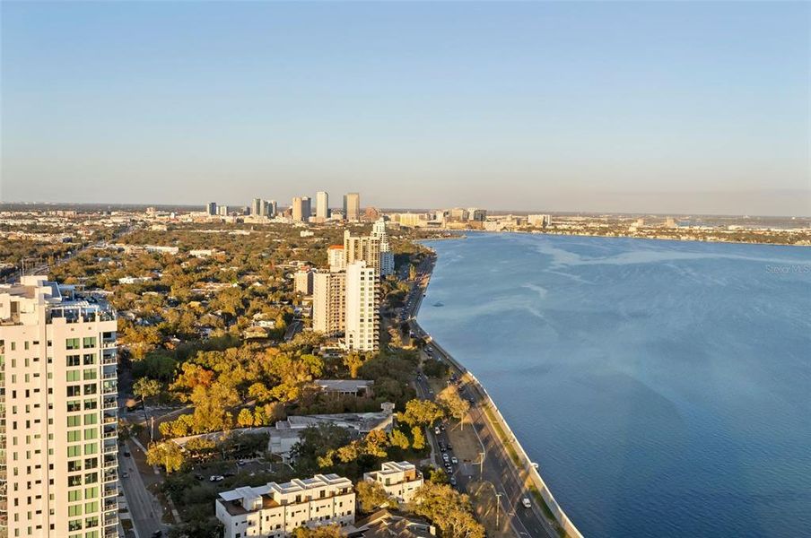 Condo located in Tampa, FL showcasing its design and architecture (Image 35). Condo located in Tampa, FL showcasing its design and architecture (Image 35).