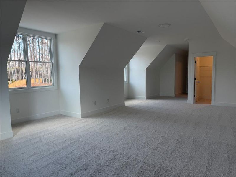 Spacious, unfurnished interior of a new home in Woodford, Acworth (Image 24).