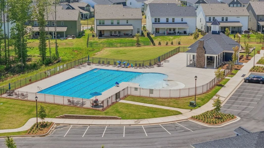 Lakeside Glen Community Amenity - Sparkling Pool