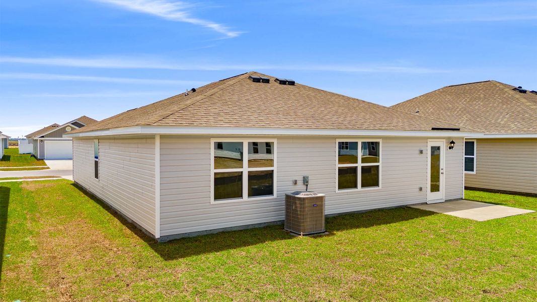 Exterior details and patio area of a home in Liberty, Panama City (Image 3).