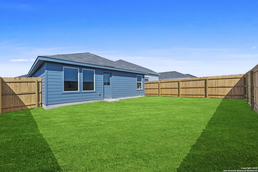 Exterior details and patio area of a home in , New Braunfels (Image 1).