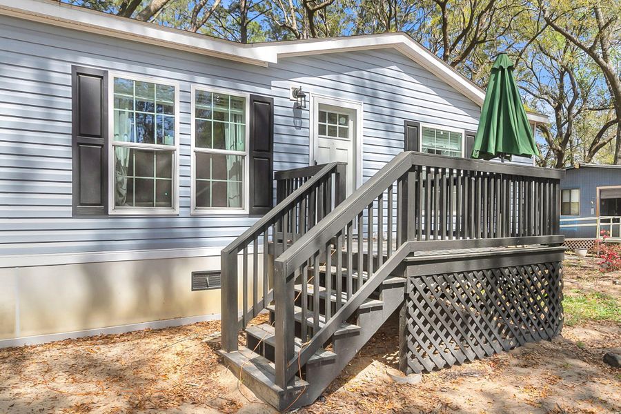 Exterior details and patio area of a home in , Summerville (Image 20).