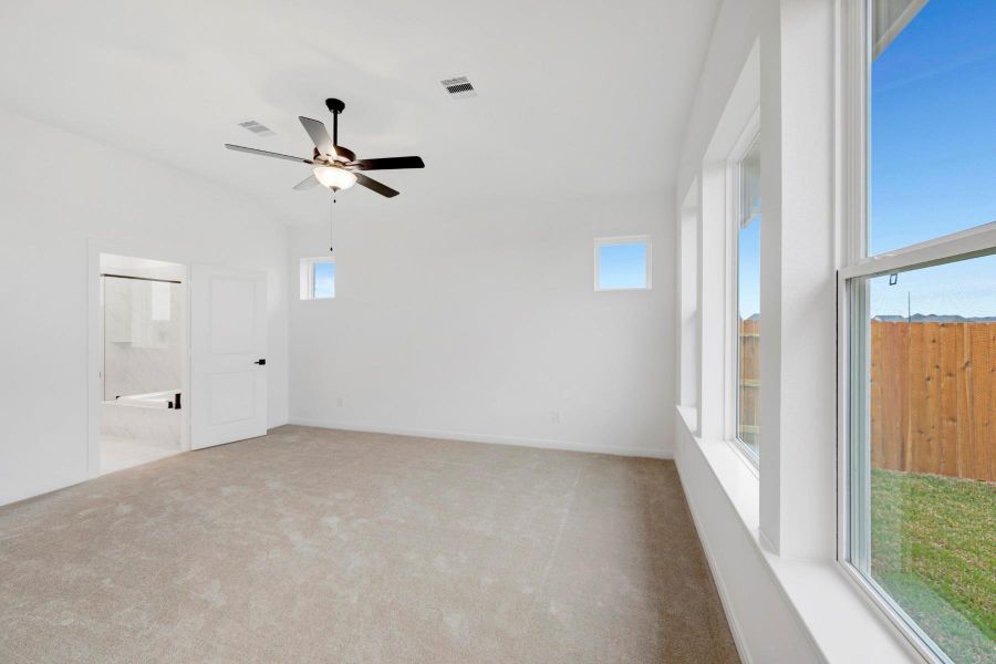 Spacious, unfurnished interior of a new home in The Grand Prairie 50’, Hockley (Image 21).