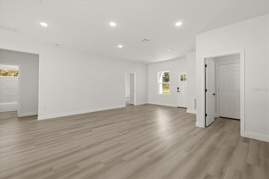 Spacious, unfurnished interior of a new home in , Ocala (Image 16).