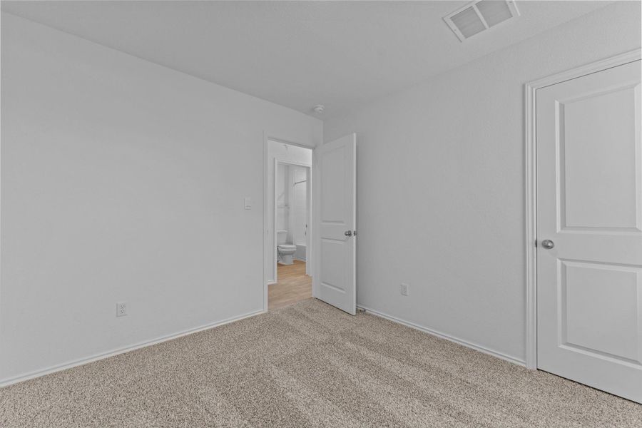 Spacious, unfurnished interior of a new home in Valverde, Bastrop (Image 22).