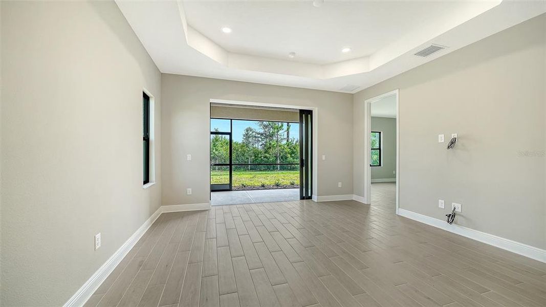 Spacious, unfurnished interior of a new home in Vicenza, Venice (Image 32).
