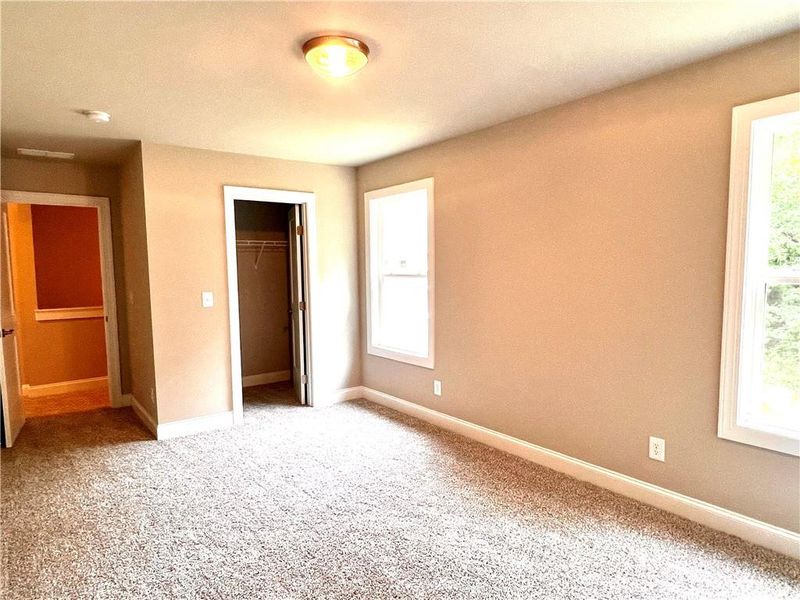Spacious, unfurnished interior of a new home in , Jefferson (Image 42).