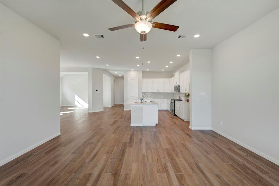 Spacious, unfurnished interior of a new home in Jordan Ranch - Terrace Collection, Fulshear (Image 21).