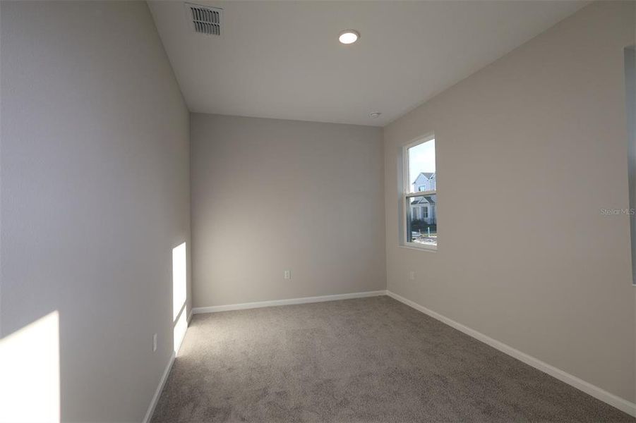 Spacious, unfurnished interior of a new home in Hawk's Overlook, Oviedo (Image 10).