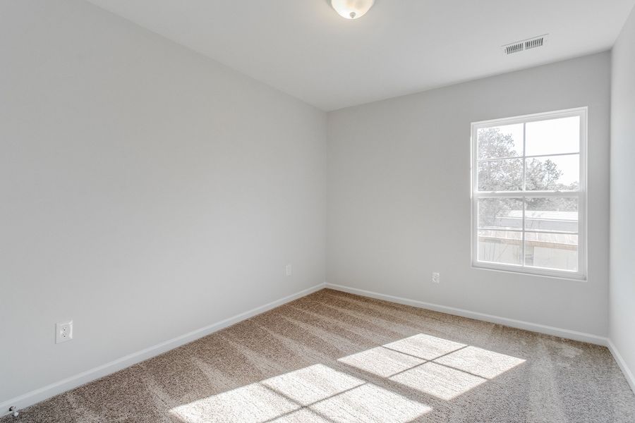 Spacious, unfurnished interior of a new home in Astoria, Columbia (Image 26).
