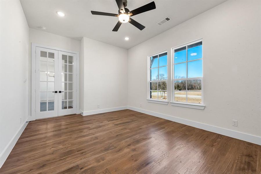 Spacious, unfurnished interior of a new home in King Crossing Estates, Van Alstyne (Image 26).