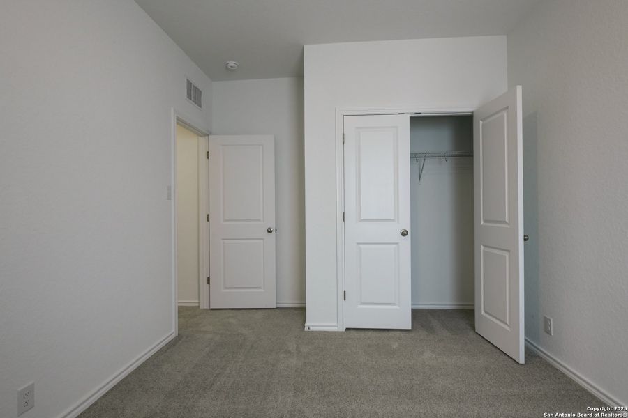 Spacious, unfurnished interior of a new home in Meadows at Hennersby Hollow 40's, San Antonio (Image 25). Spacious, unfurnished interior of a new home in Meadows at Hennersby Hollow 40's, San Antonio (Image 25).