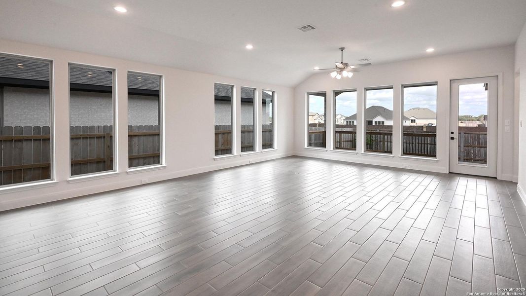 Spacious, unfurnished interior of a new home in Legacy At Lake Dunlap 50', New Braunfels (Image 17). Spacious, unfurnished interior of a new home in Legacy At Lake Dunlap 50', New Braunfels (Image 17).