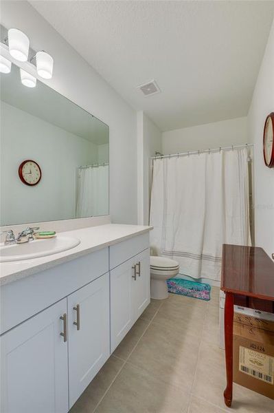 Furnished interior view inside a new home in , Edgewater (Image 19).