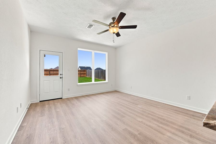 Spacious, unfurnished interior of a new home in Grand Lake, Snook (Image 6).