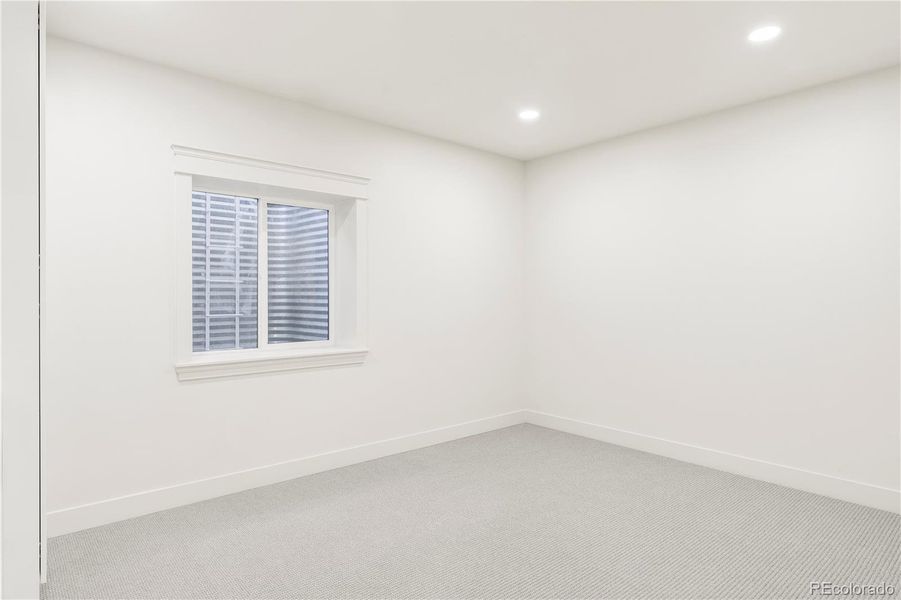 Spacious, unfurnished interior of a new home in , Englewood (Image 26).