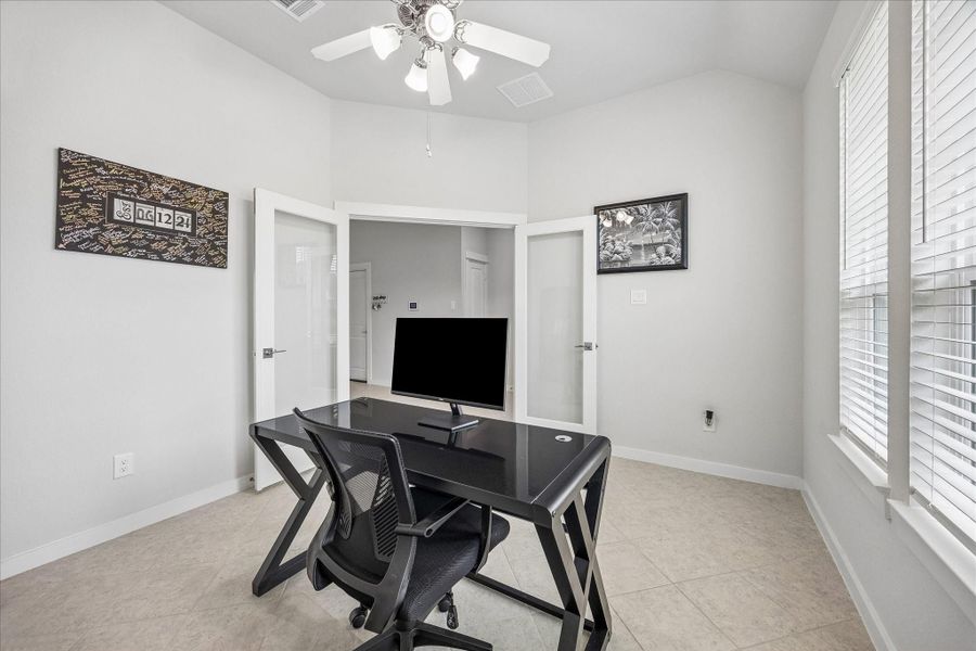 Private office, study, playroom or guest space. Private office, study, playroom or guest space.