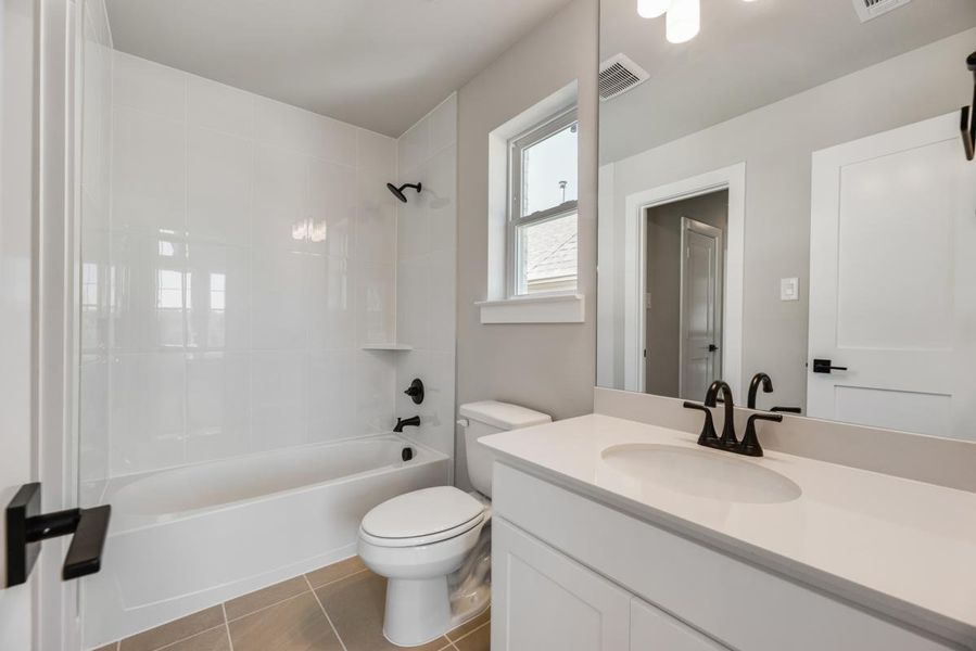 Furnished interior view inside a new home in Providence Cove, McKinney (Image 9).