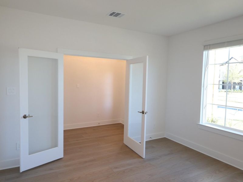 Spacious, unfurnished interior of a new home in Sorella, Tomball (Image 14).