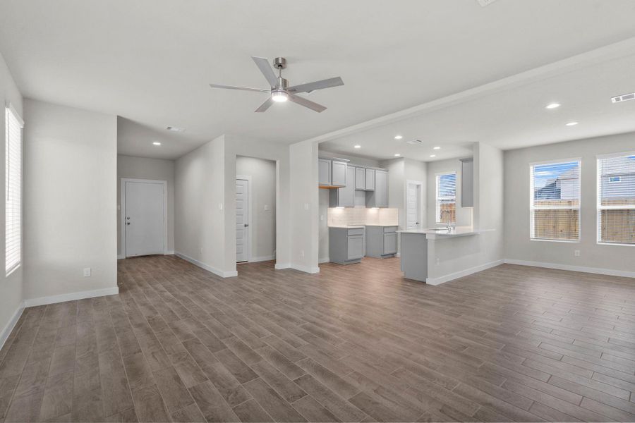 Spacious, unfurnished interior of a new home in Cypresswood Landing, Humble (Image 16).