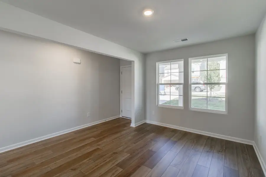 Spacious, unfurnished interior of a new home in Bluefield, Lexington (Image 15).