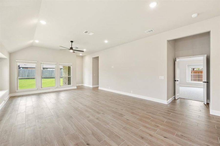 Spacious, unfurnished interior of a new home in Heartland Classic 60, Crandall (Image 32).