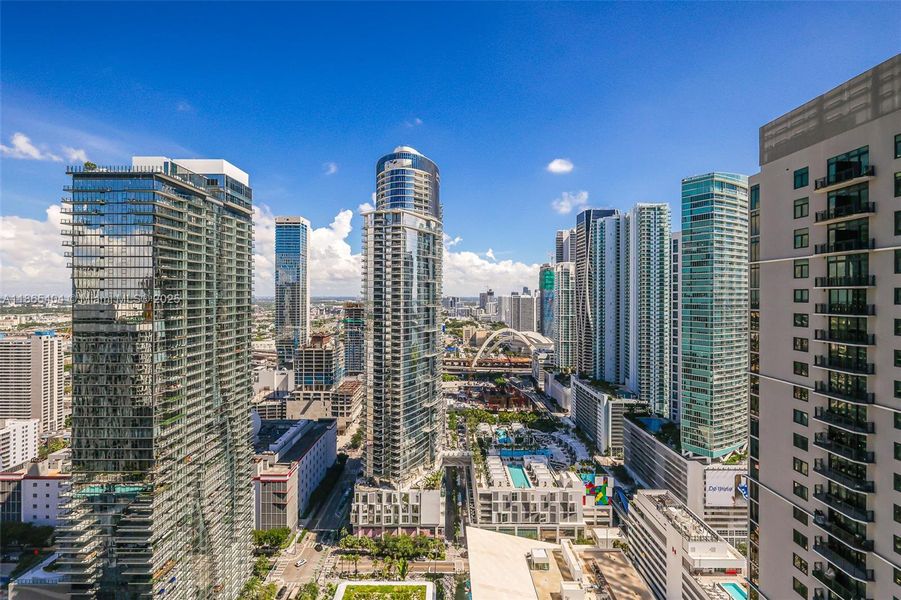 Condo located in Miami, FL showcasing its design and architecture (Image 23). Condo located in Miami, FL showcasing its design and architecture (Image 23).