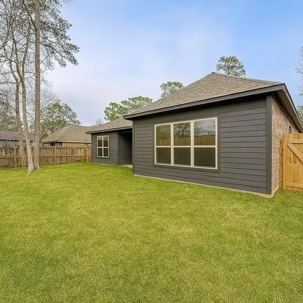 Discover a spacious backyard perfect for relaxation and entertainment, featuring lush greenery and a charming fence for added privacy. This is the perfect home and with all the amentias this subdivision has this home is a no brainer. Call your realtor to see today. Discover a spacious backyard perfect for relaxation and entertainment, featuring lush greenery and a charming fence for added privacy. This is the perfect home and with all the amentias this subdivision has this home is a no brainer. Call your realtor to see today.