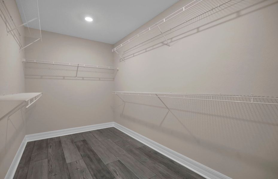 Yorkshire | Owner's Walk-In Closet