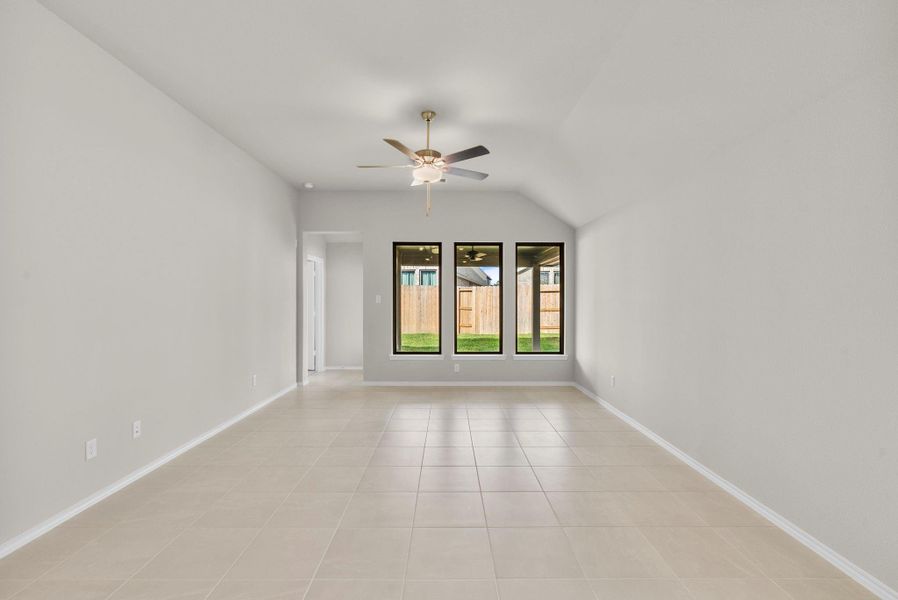 Spacious, unfurnished interior of a new home in Grand Central Park, Conroe (Image 15).