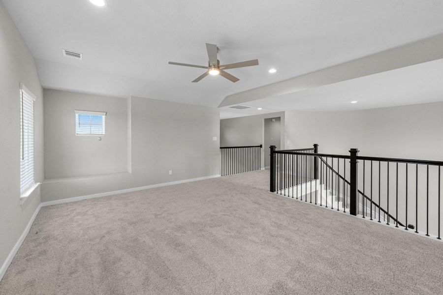 Spacious, unfurnished interior of a new home in Morton Creek Ranch, Katy (Image 27).