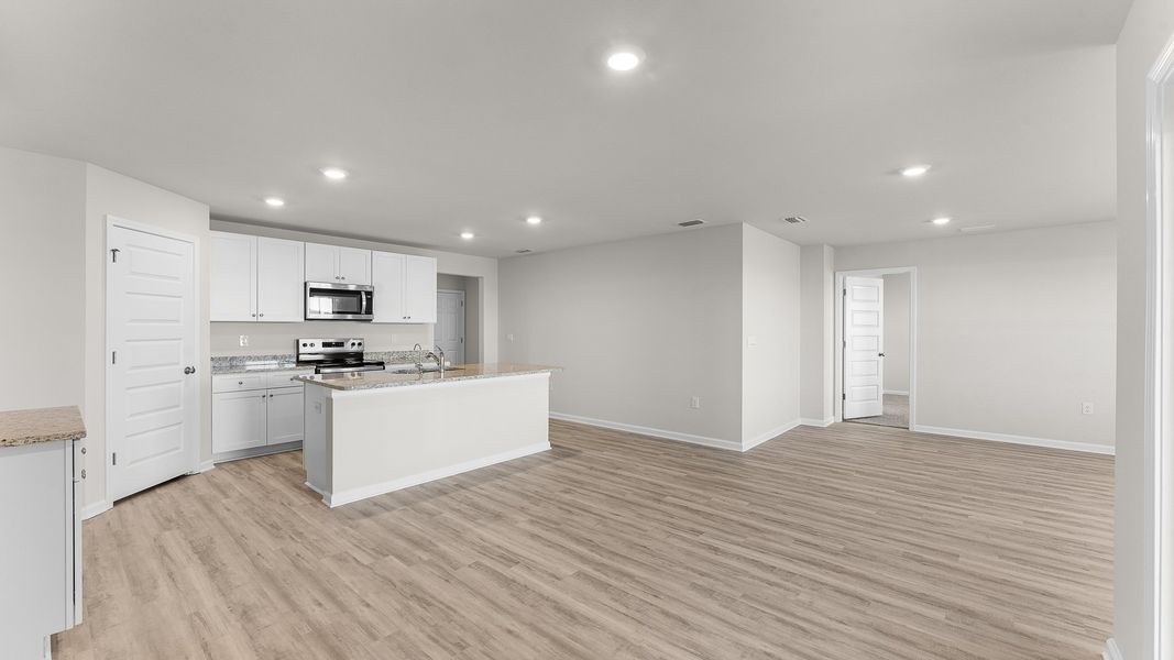 Furnished interior view inside a new home in Liberty, Panama City (Image 8).