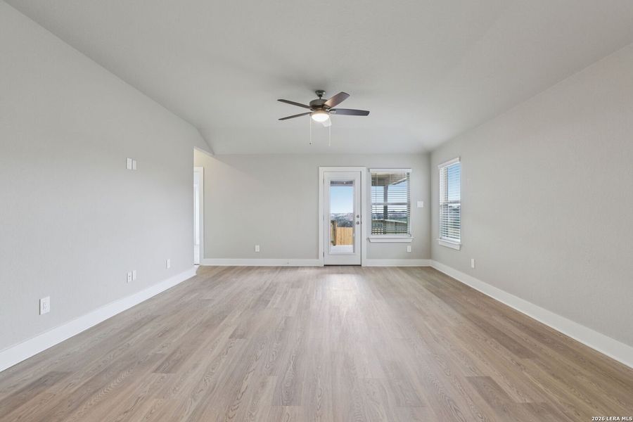 Spacious, unfurnished interior of a new home in Lark Canyon, New Braunfels (Image 33). Spacious, unfurnished interior of a new home in Lark Canyon, New Braunfels (Image 33).