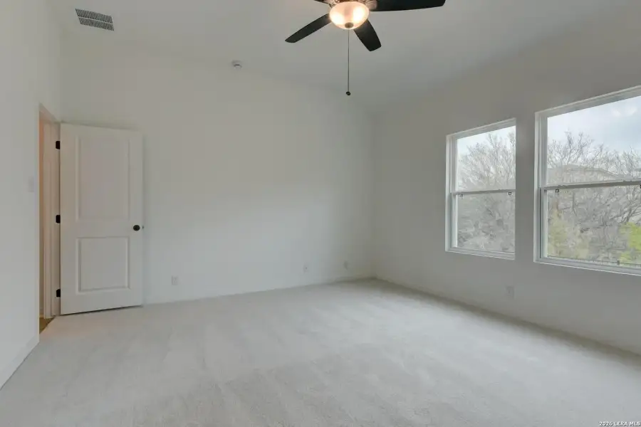 Spacious, unfurnished interior of a new home in , San Antonio (Image 17).