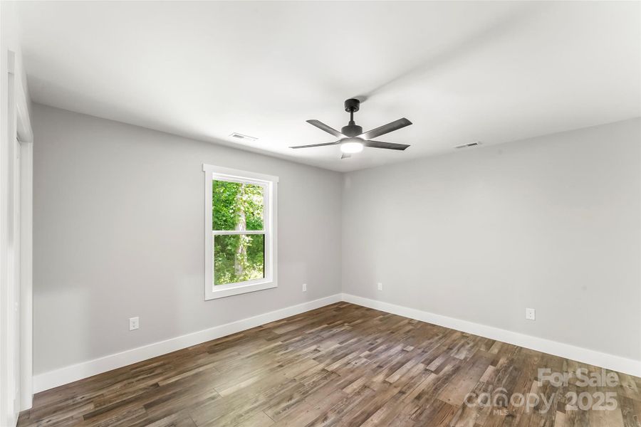 Spacious, unfurnished interior of a new home in , Marion (Image 20).